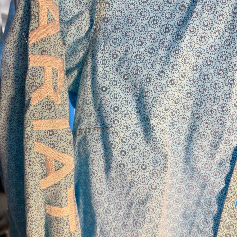 Ariat Women's Blue Geometric Button Down Shirt - Picture 3 of 4